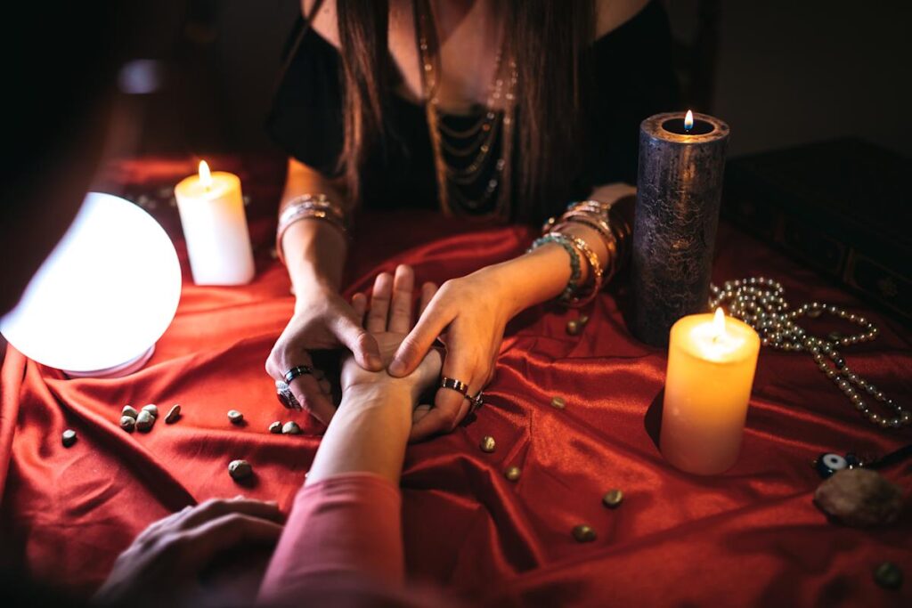 Après une rupture douloureuse, passer à autre chose ne parait pas toujours facile. Pour vous rassurer, sachez que vous pouvez retrouver l’être aimé grâce à un envoûtement d’amour. Dans ce cas, vous devez contacter le grand voyant.