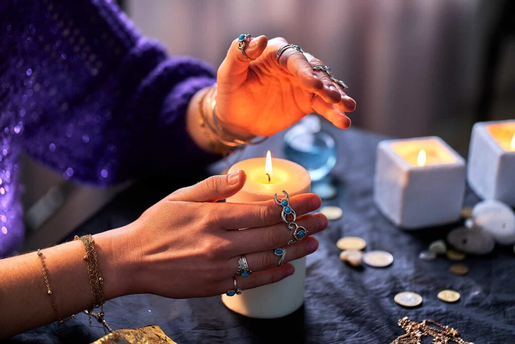 Pour vivre longtemps et heureux dans une relation, l’amour seul ne suffit plus. Vous devez surtout sécuriser votre partenaire pour éviter une douloureuse déception amoureuse. Pour cela, le grand voyance Gavi vous propose un rituel d’amour facile à réaliser.