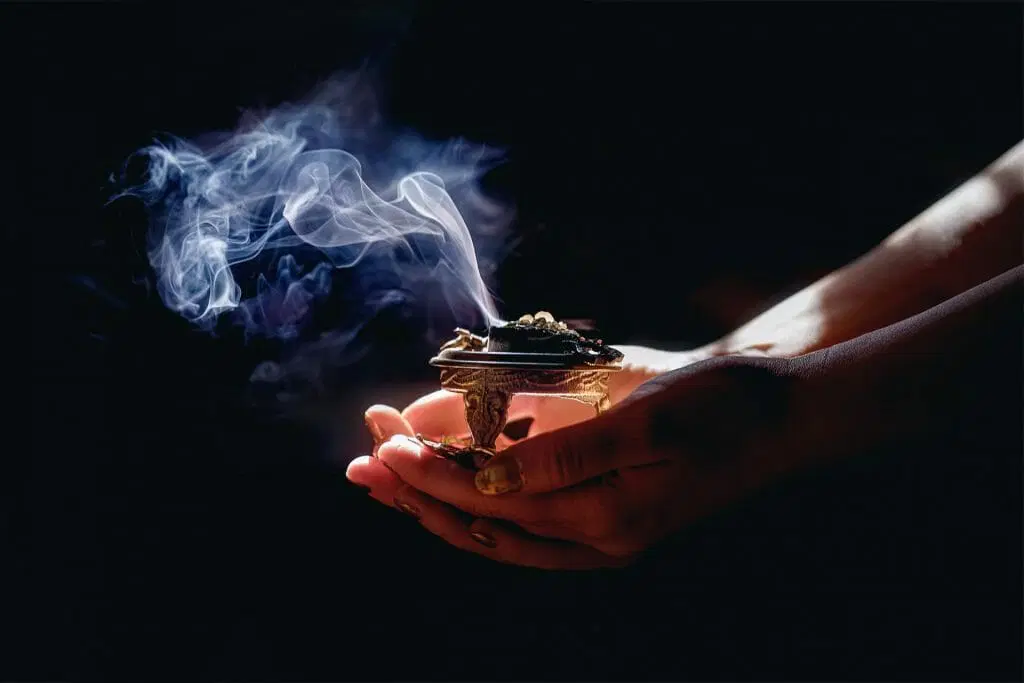 Toutes les histoires d’amour ne durent pas pour l’éternité. Ainsi, certaines connaissent une fin brusque et douloureuse. Mais si vous vous retrouvez dans le cas, sachez que vous pouvez encore récupérer votre partenaire. Grâce au rituel de retour affectif avec l'encens du Spécialiste du retour affectif Gavi, tout est encore possible.